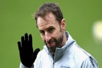 ساوثغيت يطلب مكافحة العنصرية في إنكلترا قبل اتهام روسيا