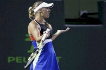 فوزنياكي تندد بإهانات وتهديدات الجمهور بعد خروجها من دورة ميامي