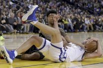 لعنة الاصابات تطارد كوري بعد عودته إلى صفوف غولدن ستايت