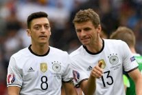 ألمانيا تواجه البرازيل من دون مولر وأوزيل