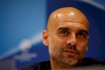 غوارديولا يتعهد بالهجوم ضد ليفربول في أنفيلد