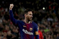 ميسي يعادل رقم رونالدينيو مع برشلونة