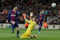 ثلاثية لميسي ورقم قياسي لبرشلونة في الليغا