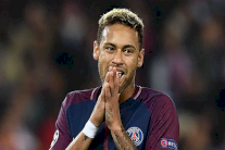 بيليه ينصح نيمار بعدم العودة إلى برشلونة