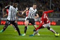 نيس يفرط بنقطتين ثمينتين في الدوري الفرنسي