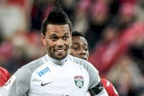 روسيا تحقق بشأن هتافات عنصرية جديدة في ملاعب كرة القدم