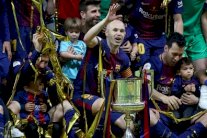 الصحف الإسبانية تناشد إنييستا عدم الرحيل إلى الصين