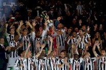 يوفنتوس يكتسح ميلان ويحتفظ بلقب كأس إيطاليا