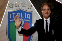 مانشيني يتعهد باستعادة كبرياء إيطاليا عبر 