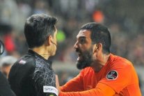 إيقاف أردا توران 16 مباراة بعد اعتدائه على حكم