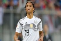 نوير في تشكيلة منتخب ألمانيا وسانيه خارجها