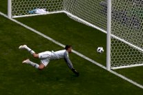 أول استخدام لتقنية الفيديو في مباراة فرنسا وأستراليا