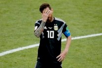 ميسي يشعر بالمرارة بعد إضاعة ركلة جزاء أمام أيسلندا