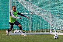 مبابي يترك تدريبات فرنسا لإصابة في الكاحل الأيسر