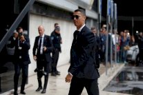 رونالدو ورفاقه في البرتغال يصلون إلى موسكو