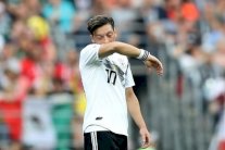 المعسكر الألماني منزعج من الانتقادات القاسية الموجهة لأوزيل