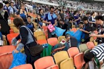 اليابان فخورة بمشجعيها النظيفين