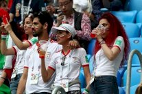 إيران تسمح للنساء بدخول الملاعب وسط حمى كأس العالم