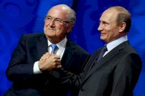 بلاتر يصل إلى روسيا لحضور مباراتين ولقاء بوتين