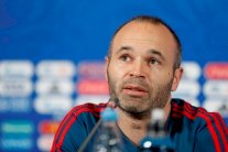 إنييستا لا يفكر بالفوز على إيران وحسب... بل باللقب