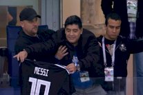 مارادونا يدعم ميسي في مباراة الأرجنتين وكرواتيا