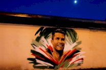 جدارية عملاقة لكريستيانو بجوار ملعب البرتغال وإيران