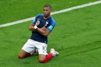 مبابي فخور بمقارنته ببيليه