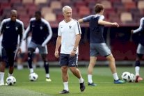 هل تخرج الضغوط أفضل ما لدى ديشان وفرنسا؟