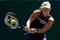 فوزنياكي إلى أول نهائي بعد تتويجها في ملبورن