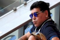 مارادونا يعرض 10 آلاف دولار للقبض على 