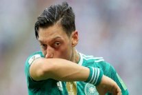 بيرهوف: كان يجب الاستغناء عن خدمات أوزيل