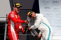 فيتل يحقق الفوز على حساب هاميلتون ويعزز صدارته