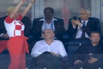 رئيسة كرواتيا تستفز رئيس وزراء روسيا بالرقص في المدرجات