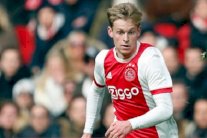 تعقد صفقة انتقال الشاب دي يونغ إلى برشلونة