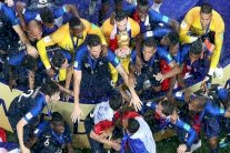 فرنسا تنتظر عودة الحالمين حاملي الكأس