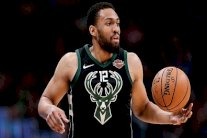 جاباري باركر من ميلووكي إلى شيكاغو