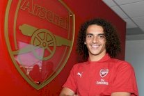 ماتيو قندوزي يغادر لوريان إلى أرسنال الانكليزي