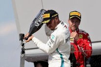 هاميلتون يسعى للثأر على أرض منافسه فيتل