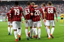 ميلان يراجع 