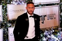 نيمار يؤكد بقاءه في صفوف باريس سان جرمان