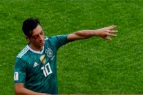 نجم الأرسنال مسعود أوزيل يعلن اعتزال اللعب مع المنتخب الألماني