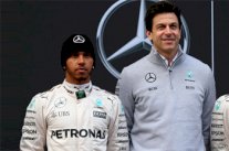 وولف نفى اعتماد مرسيدس لهاميلتون سائقا أول على حساب بوتاس