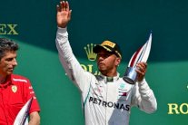 عقد ضخم يبقي هاميلتون في مرسيدس حتى نهاية 2020