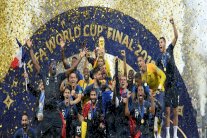 فرنسا تكرم اللاعبين المتوجين بلقب مونديال 2018 بوسام جوقة الشرف