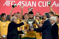 كأس آسيا 2019: الإمارات تستضيف أكبر نسخة والمرشحون من الشرق