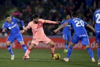 برشلونة يضمن لقب بطل الخريف وريال يواصل نزيف النقاط