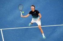 زفيريف يفوز بثلاث مجموعات في 112 دقيقة