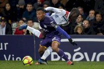 ليون يواصل نزيف النقاط في الدوري الفرنسي