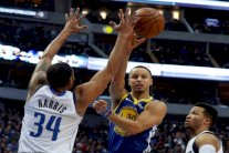 ووريرز يواصل انتصاراته بفضل كوري وهيوستن يسقط رغم تألق هاردن