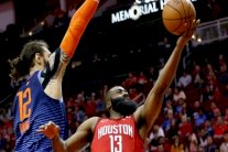 روكتس يسقط في معقله رغم 58 نقطة لهاردن وصحوة ووريرز متواصلة